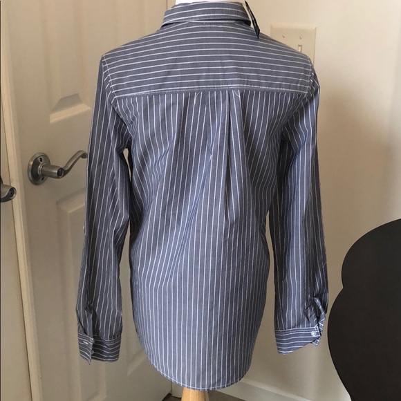 🆕💕EXPRESS💕 Chambray Striped Button Down Shirt - Picture 3 of 5